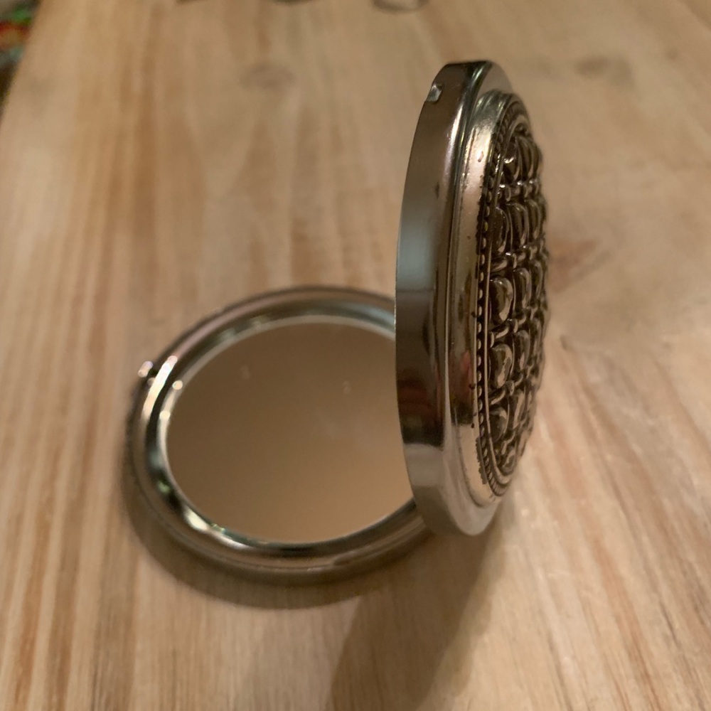 Brighton Compact Mirror - Picture 2 of 5